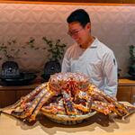 Ginza Shinohara - Enormous King Crab. Did it come from the aquarium? (laughs)