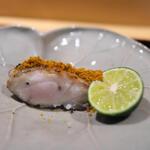 Ginza Shinohara - The grilled white sweet sea bream is exquisite! The flesh is slightly rare, with crispy skin topped with sea urchin and a sauce made from eggplant.