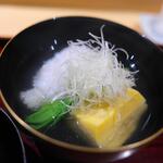 Ginza Shinohara - Broth made from soft-shelled turtle served in a bowl. Hamo (pike eel) and egg with kuzudofu (kuzu tofu). The turtle broth is unexpectedly refreshing and incredibly delicious!