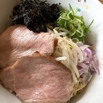 ラーメン イッケン - でっかい迫力ある豚肩チャーシューが2枚！