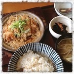 あぶりゃんせ 百干 - 豚カツの玉子とじ定食⋆′◡ु͐‵⋆
            ちょーっと火が通りすぎ…かなっ？