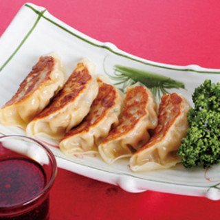 [Yaki Gyoza / Dumpling] A proud dish with crispy wings that will make you addicted to it.