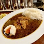 辛激屋 - 黒カレー  半熟卵トッピング