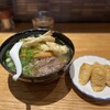 うどん平 - 肉・ごぼう・ひら天＋お稲荷さん