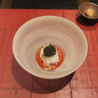 4000 Chinese Restaurant - 湯引きしたアオリイカ、クコの実とお酢のソース、キャビア