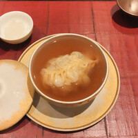 4000 Chinese Restaurant - 餃子加藤ポークとアワビ、カニ、エビを詰めて、金華ハムのスープ