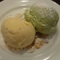 トラットリア グランボッカ - バナナジェラートとピスタチオアイス