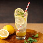 自家製レモネード（炭酸あり / 炭酸なし）