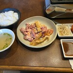 焼肉ホルモン おぐさん - MIXホルモン定食