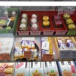 岡の家 - 商品ディスプレイ