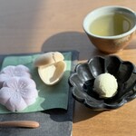 THE TEA LOUNGE - 