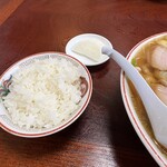 珍達そば - 半ライス　お漬物も美味しい