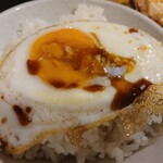 森の茶屋 - 目玉焼きはオン・ザ・ライスしていただきやした