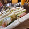 明保野珈琲店 - 爪楊枝のおかげで成り立つ分厚さw