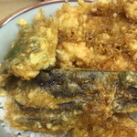 豊野丼 - オヤジの気分（＝相手）によって微妙に天ぷらの内容が異なります。