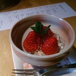 花鳥 - 水物：苺　レモンジュレ掛け　敷きクリーム　ミント