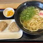 資さんうどん - 料理写真:かけうどんとかしわおにぎり（399円＋300円）