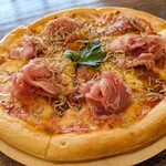 カフェマルタ - 料理写真:ジャコ入り、生ハムピザ♪