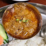スレスタキッチン - 肉のカレー。油たっぷり。めちゃうまい