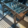 つるとんたん UDON NOODLE Brasserie - お店のインテリアにこんなモノトーンでオシャレサッカーゲームがあってビックリ。これ木製の高いやつ、遊びたかった〜。