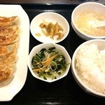 万伝餃子 - 餃子定食￥６８０