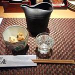 鮮菜居酒屋　とだ屋 - 付き出し＆天狗舞の山廃純米
