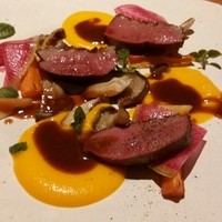 ラ・ボンヌターブル - 鴨胸肉。キャロットヴィッシーソース、ワインソース