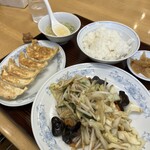 ぎょうざの満洲 - 料理写真: