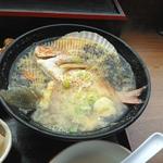 魚がし食堂 - 新鮮な魚介類たっぷりの漁師汁だったか