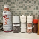 とんかつ檍 - 卓上のいろいろ