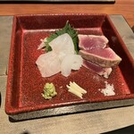 Kochi Izariya - 鰹はニンニクとお塩バージョンで。まごち、アカハタ、ヤリイカ