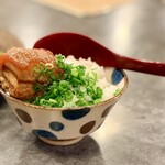 ツマンデ呑める みやこパーラー ハイサイ! - 米とラフテー