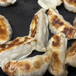 ぎょうざの満洲 - 料理写真:バラバラ…