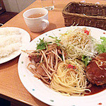 日替わりA　ハンバーグと生姜焼き