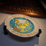 トラットリア・築地パラディーゾ - シンボルマーク（？）のマヨルカ焼