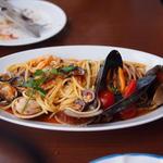 トラットリア・築地パラディーゾ - 名物　本日の貝類とチェリートマトのリングイネ　ペスカトーレ風