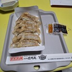 みよしの - 料理写真:おみやげぎょうざ(税込760円)