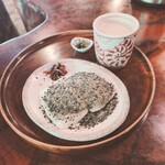 甘酒茶屋 - 甘酒：500円、力餅：600円 くろごまきなこ