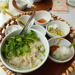Nha Viet Nam - シャン菜たっぷり載せ〜♬