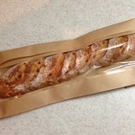 Au Levain d'Antan - ベーコンのパン 648円(税込)