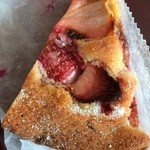 サンデーベイクショップ - いちごとクランベリーのアーモンドケーキ