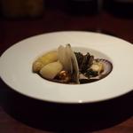 TRATTORIA GANZO - フランス産ホワイトアスパラとその他の貝のスープ仕立て