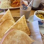 コメダ珈琲店 - 料理写真:新宿中村屋監修・チーズカリートースト　後引く辛さ。