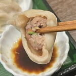 馬子禄 牛肉面 - 餃子は蒸し系　おいしい