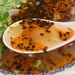 馬子禄 牛肉面 - スープ