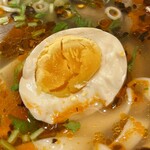馬子禄 牛肉面 - 中は若干固茹でだが、柔らか部分もあり