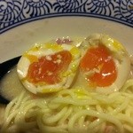 麺や而今 - 半熟味付け煮玉子(2015/3)