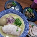 麺や而今 - 濃厚トリトン蟹そば&ミックスチャーシュー&キューブロール&親鶏のせせり黒胡椒焼き(2015/3)