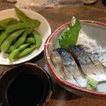 Toriyoshi - 突き出しの枝豆と〆鯖500円