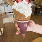 58 LOHAS FARM ORGANIC SALOON - 料理写真:苺フワッフィー